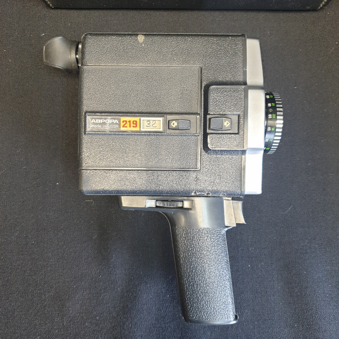 Кинокамера Аврора-219 в чехле для хранения, работоспособность неизвестна. СССР. Картинка 2
